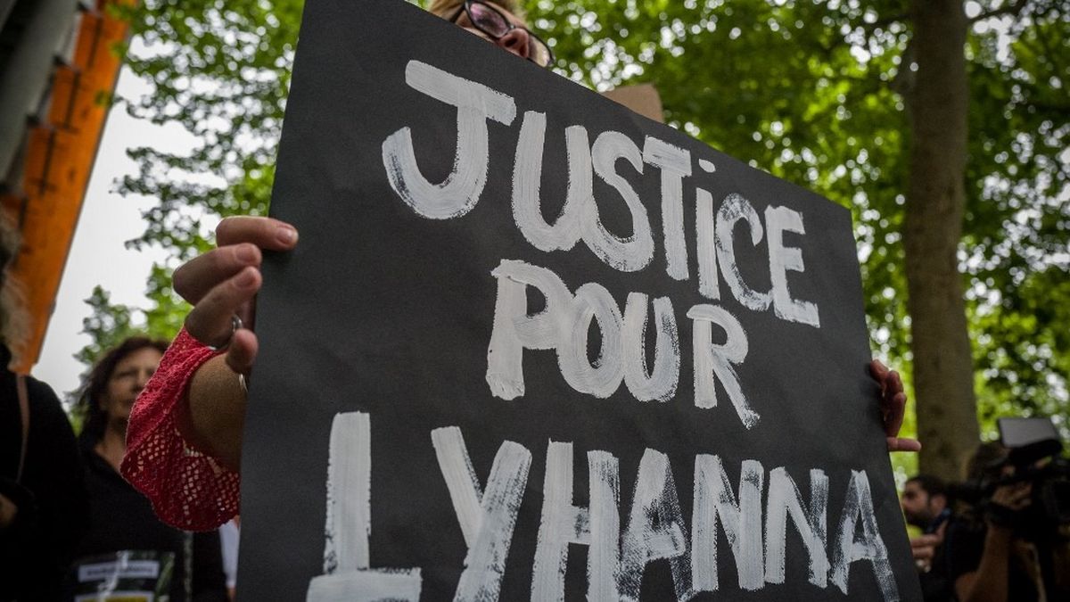 Il s'est glissé dans mon lit" : les petites-filles par alliance de Joël  Barella réitèrent leurs accusations de violences sexuelles – franceinfo