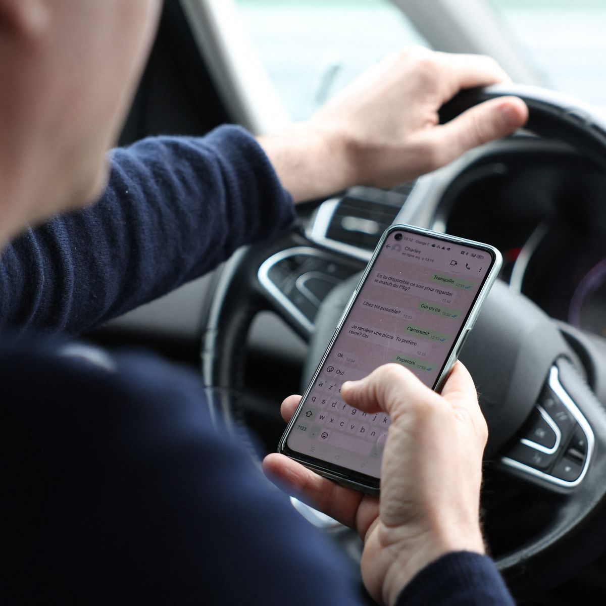Téléphone au volant : le permis de conduire suspendu immédiatement jusqu'à  six mois, ce qu'il faut savoir sur le durcissement des sanctions
