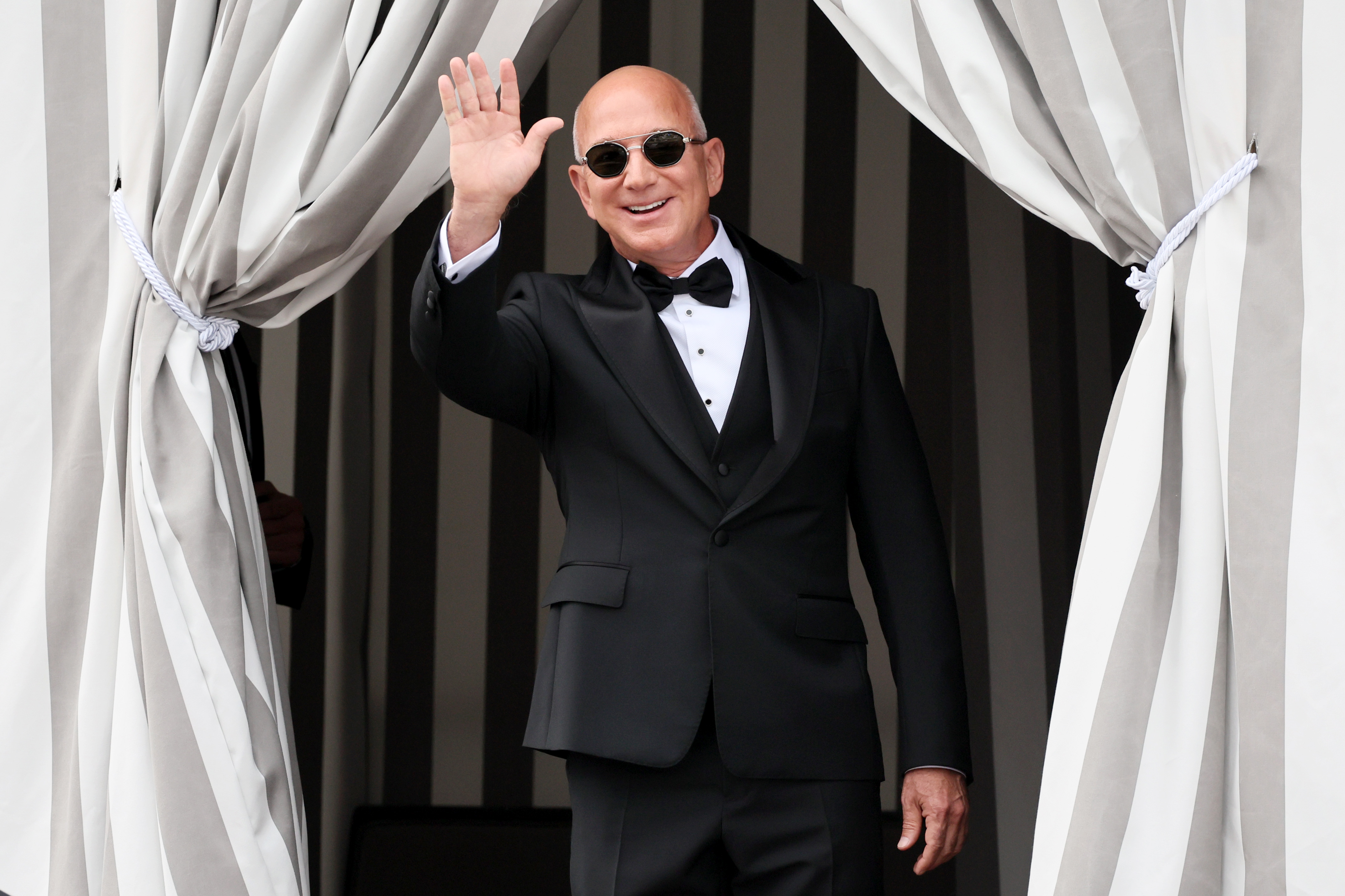 Jeff Bezos lance la startup d'IA industrielle Project Prometheus