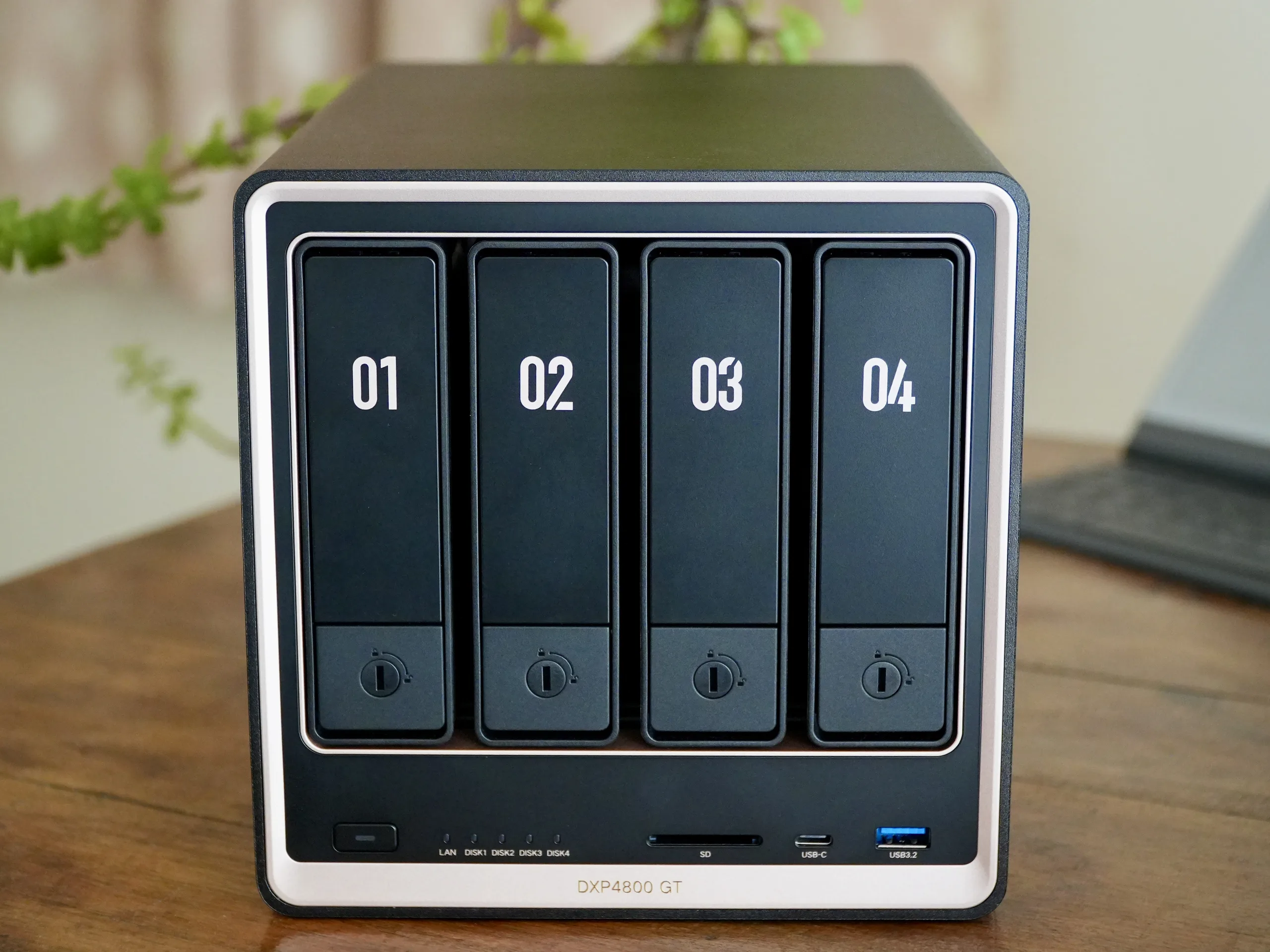 Ugreen lance un nouveau NAS alimenté par AMD avec double 10 GbE et jusqu'à  144 To de stockage - NotebookCheck.biz News