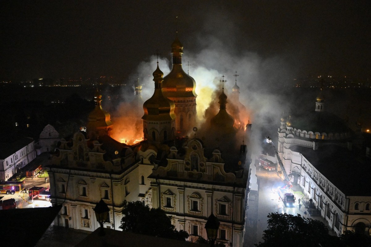 Guerre en Ukraine : 9 morts dont 5 secouristes, cathédrale classée de Kiev  en feu… Ce que l'on sait de l'offensive russe alors que s'ouvre le G7 -  L'Humanité