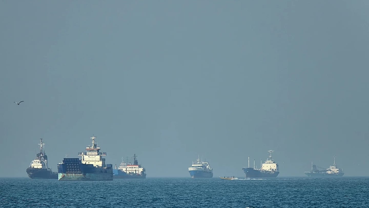 L'Iran annonce des frais pour des "services de navigation" dans le détroit d 'Ormuz | Euronews