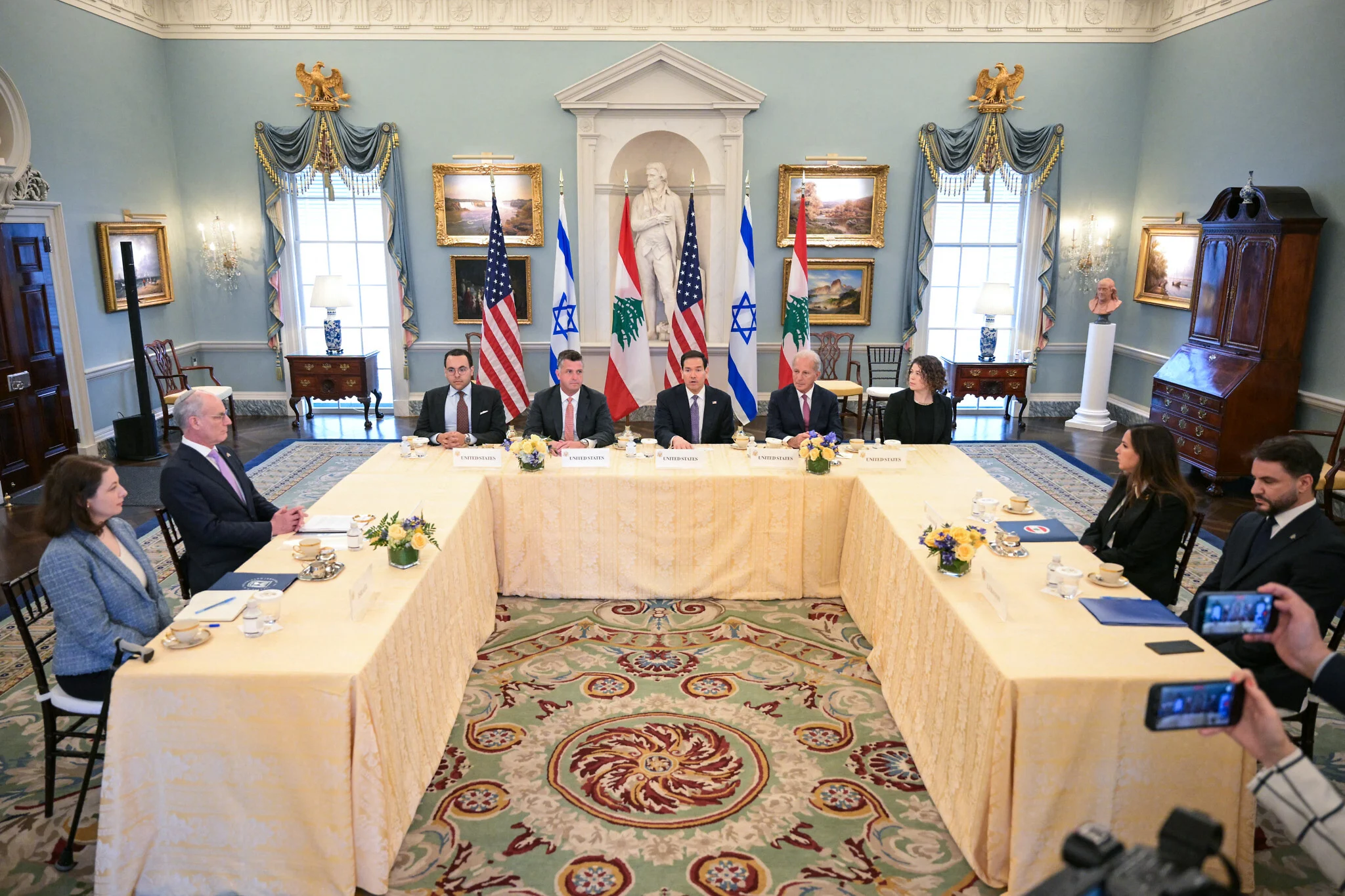 Israël et le Liban acceptent d'entamer des négociations directes en vue  d'une paix durable, selon Washington - The Times of Israël