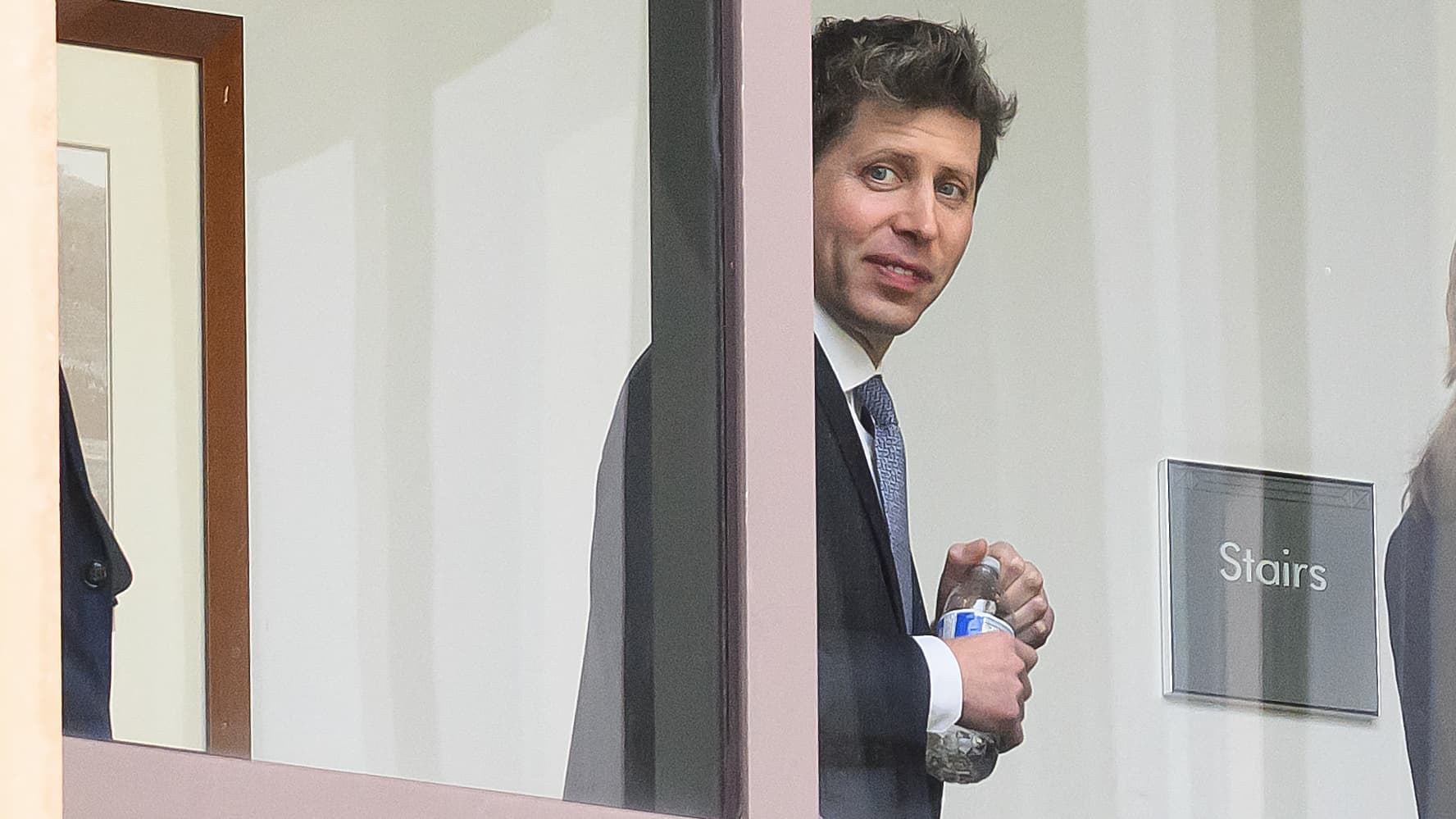 Le patron d'OpenAI en France, sur invitation d'Emmanuel Macron? Sam Altman  assistera au sommet du G7 en France pour prendre part "aux discussions au  plus haut niveau"