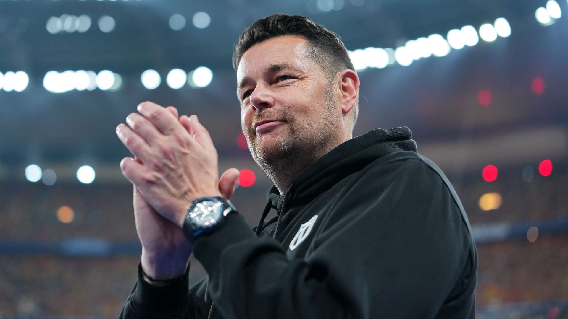 L'ancien entraîneur de Lens, Pierre Sage, s'est engagé pour trois saisons  avec Crystal Palace afin de succéder à Oliver Glasner | Goal.com Français