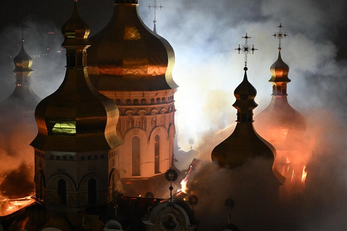 À Kyiv, une cathédrale en flammes après une nouvelle attaque russe |  Mediapart
