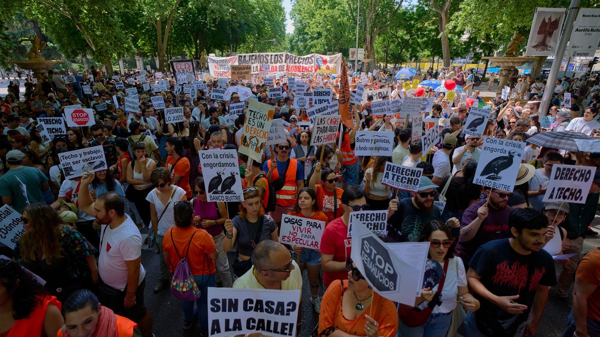 Thousands rally in Spain's capital against increasing housing costs ::  WRAL.com