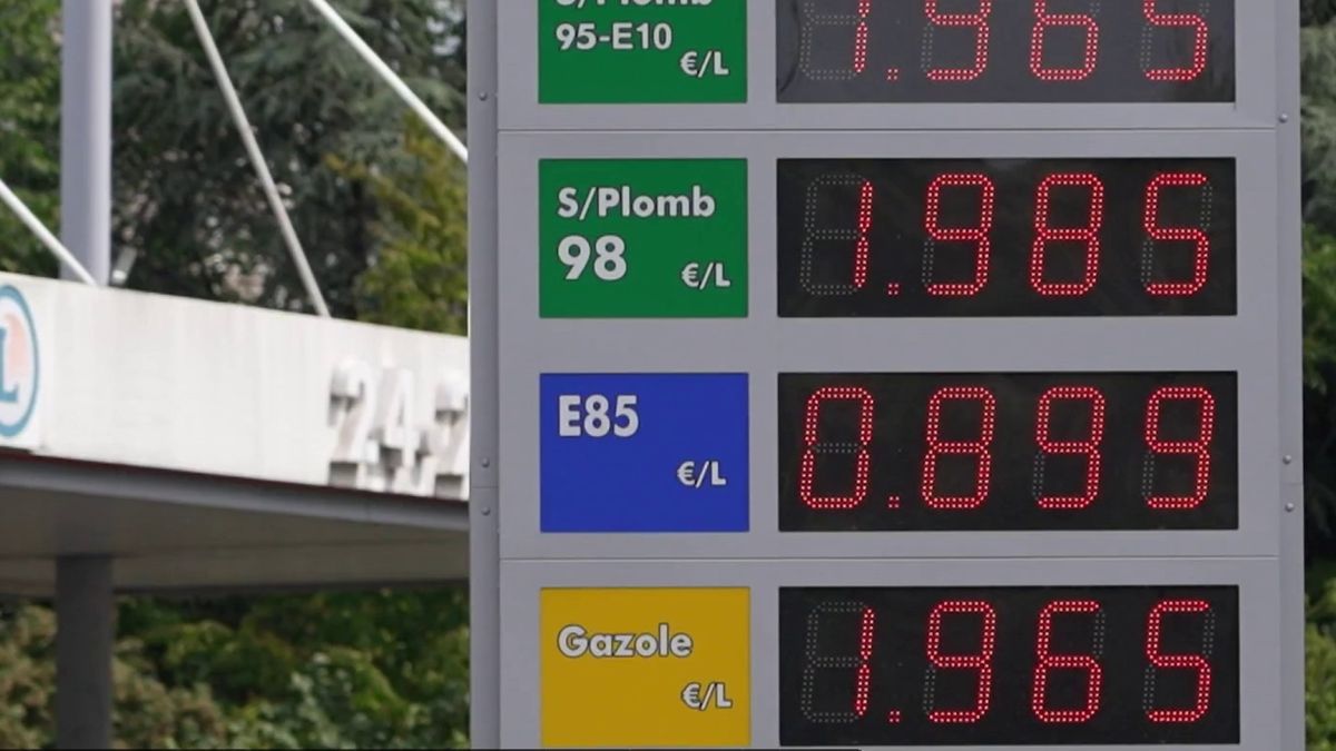 Prix des carburants : le litre repasse en dessous de la barre des 2 euros –  franceinfo