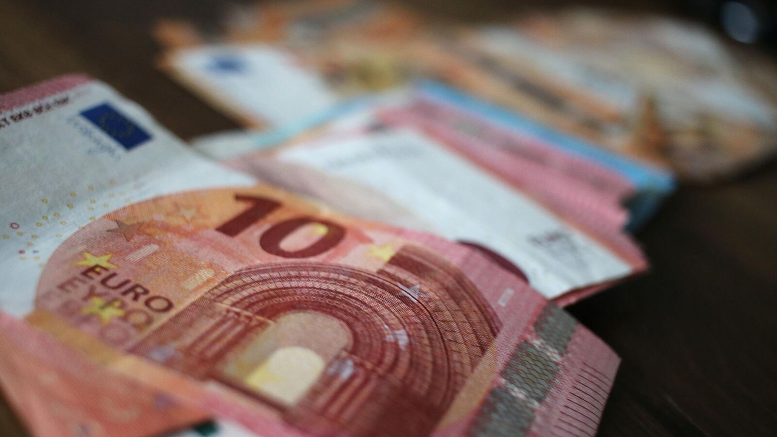 Un Nigérian sans papiers gagne 500 000 euros à la loterie italienne mais ne  peut pas récupérer ses gains - Le Parisien