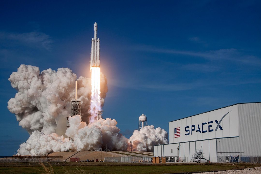 SpaceX entre en Bourse à 135 dollars l'action et atteint une valorisation  record