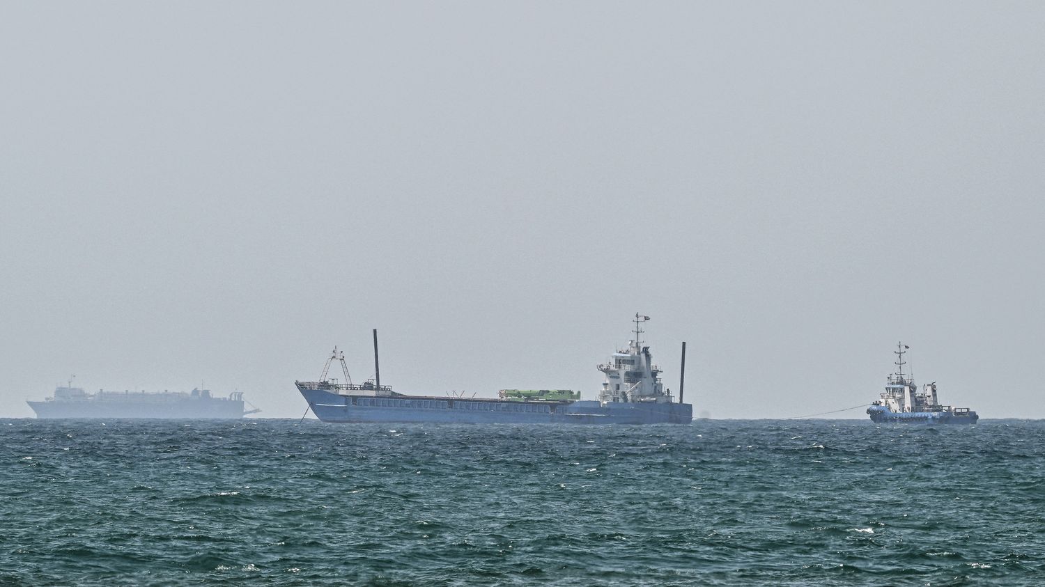 Accord de paix entre l'Iran et les États-Unis : le détroit d'Ormuz doit  rouvrir, mais des interrogations demeurent – franceinfo