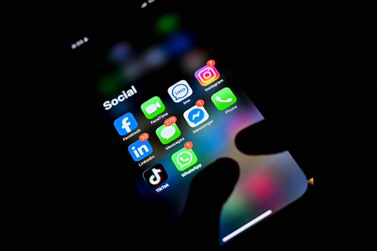 Médias et information: Les réseaux sociaux deviennent la première source d'info  au monde - 20 minutes