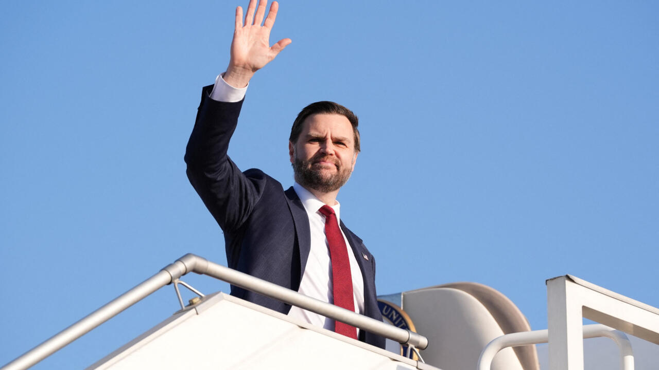 En direct : J.D. Vance anticipe une réouverture sans péage du détroit  d'Ormuz - France 24