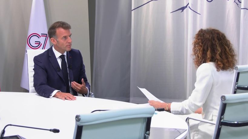 Droits de douane : Donald Trump menace Paris de taxer les vins français "à  100%", Emmanuel Macron lui répond dans le 13H de TF1 | TF1 Info