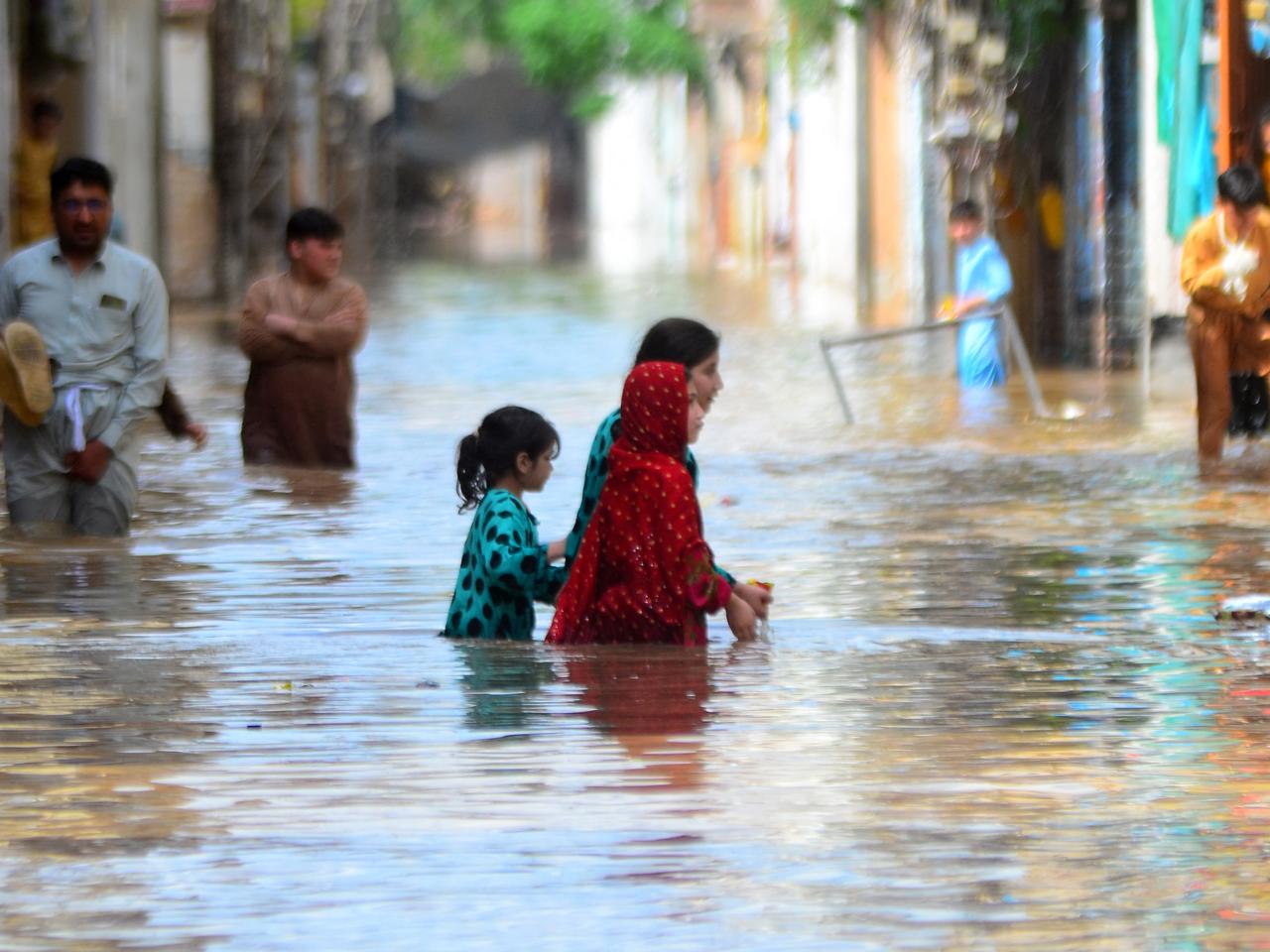 Un enfant sur deux est exposé à au moins trois types d'aléas climatiques, alerte  l'Unicef | RTS