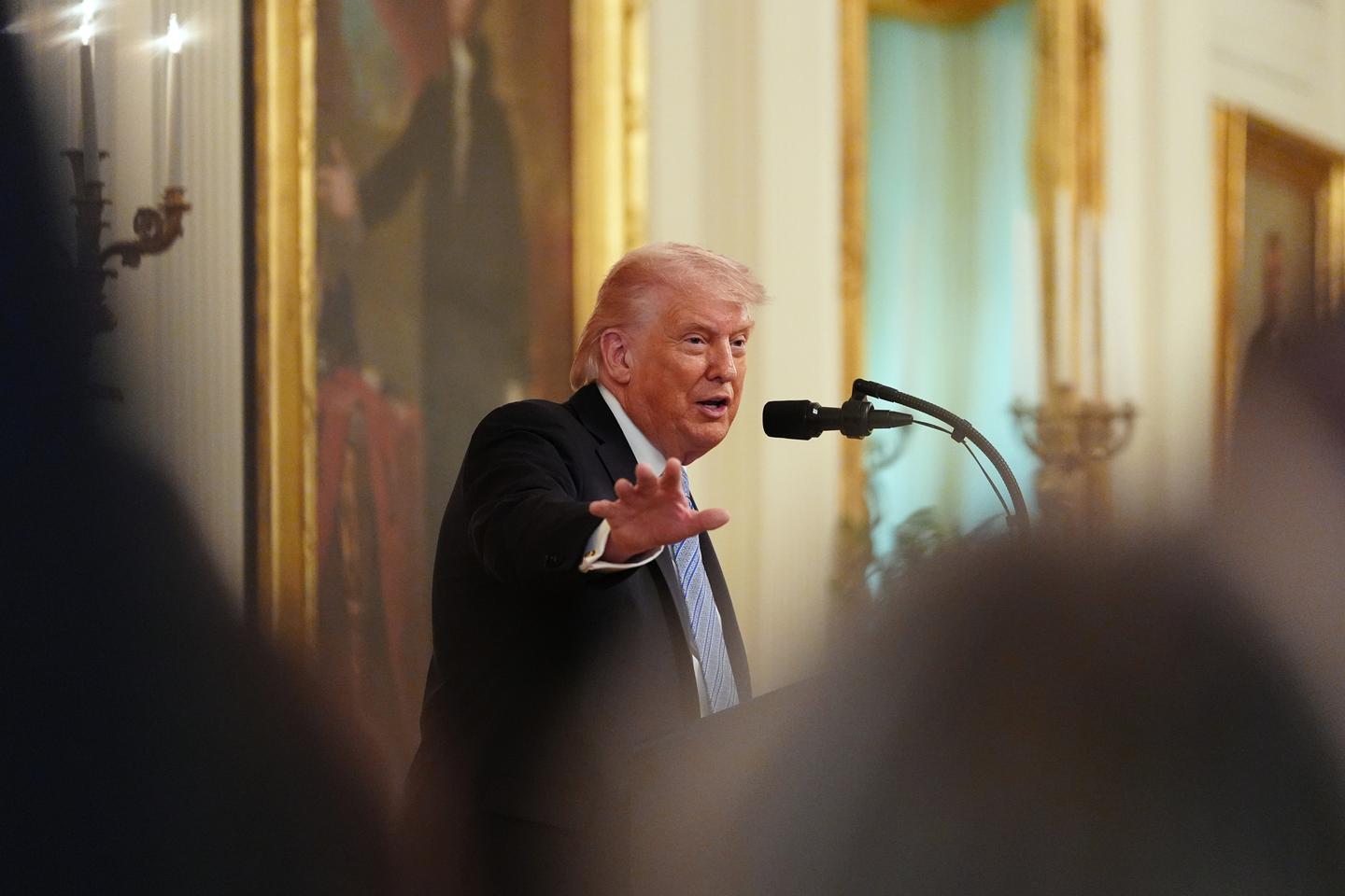 Donald Trump renonce provisoirement à rouvrir le détroit d'Ormuz par la  force