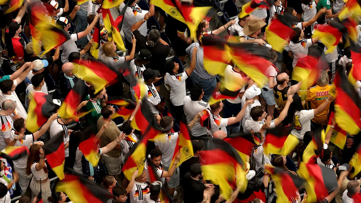 Une photo intitulée « Nous sommes tous frères »… Un cliché émouvant capturé  après la victoire 7-0 de l'Allemagne face à Curaçao - Yahoo Actualités  France