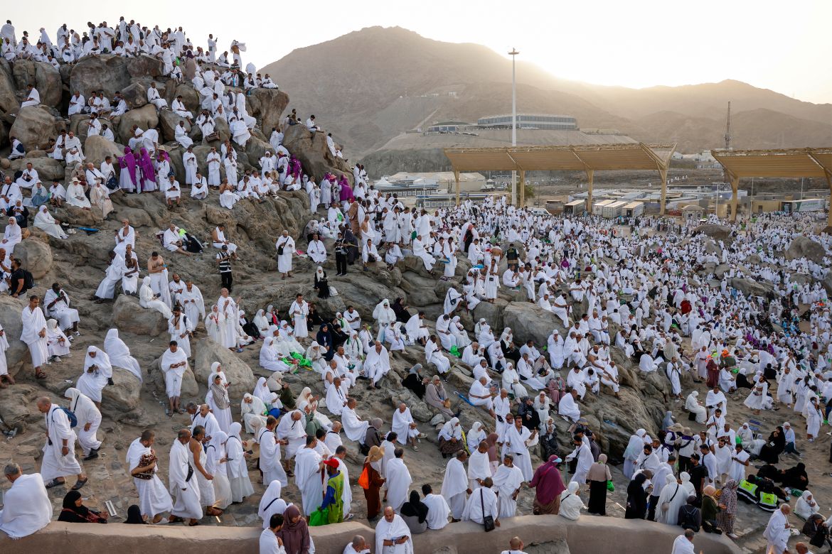 Hajj pilgrims gather at Mount Arafat under scorching desert sun | Religion  News | Al Jazeera