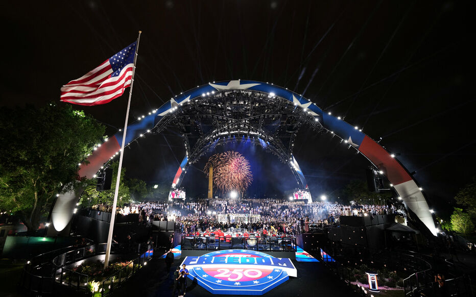 Une action contre « les élites capitalistes » : le FBI a déjoué une « menace  potentielle » visant le show de MMA pour l'anniversaire de Donald Trump -  Le Parisien