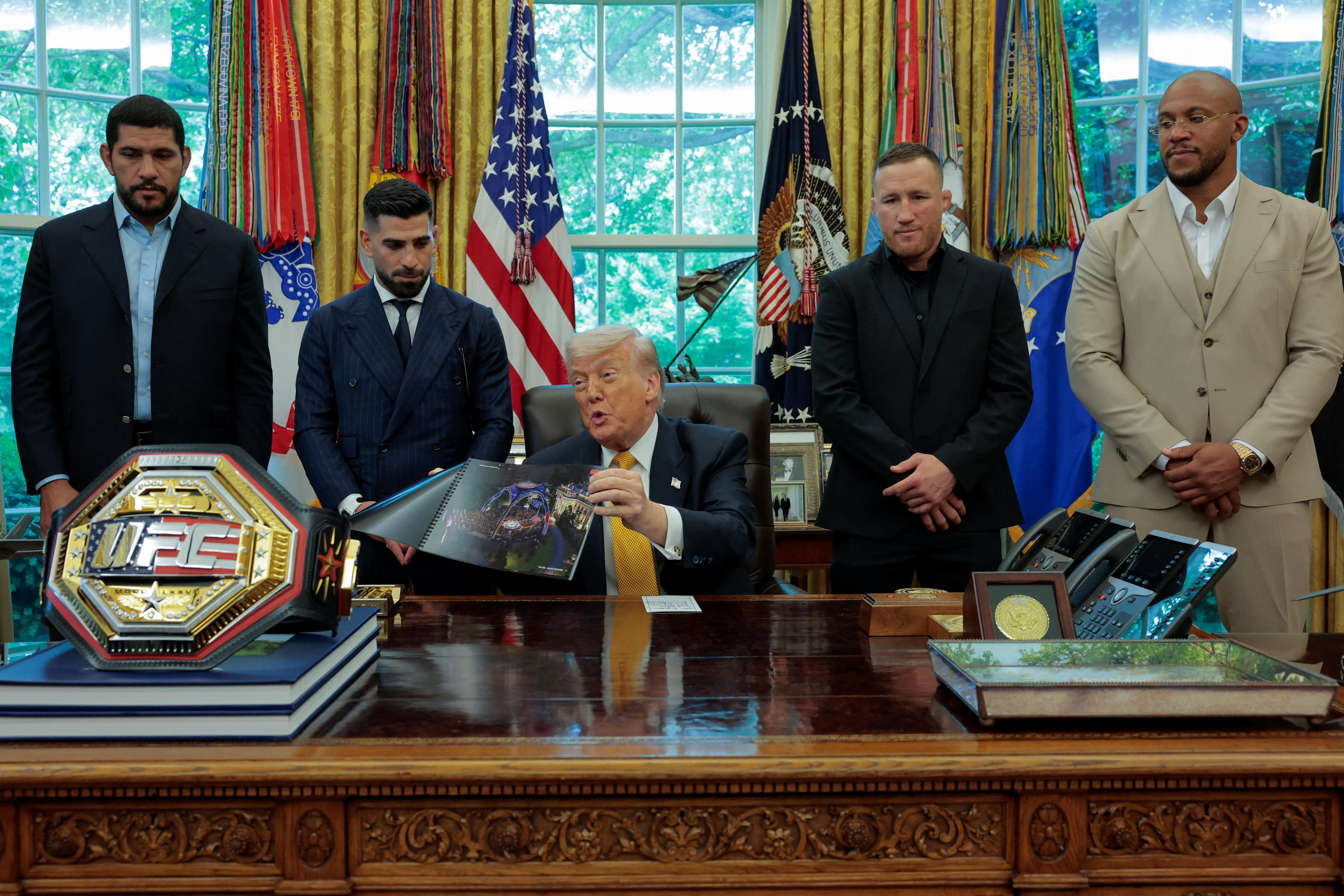 MMA : des places à 1,5 million de dollars réservées à des « personnes  influentes » pour assister aux combats à la Maison Blanche - Le Parisien
