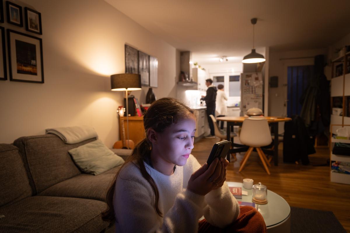Réseaux sociaux : le Royaume-Uni lance des tests de restrictions sur un  panel d'adolescents