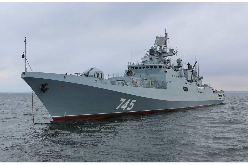 Un navire de guerre russe accusé d'avoir tiré des coups de semonce contre un  bateau britannique