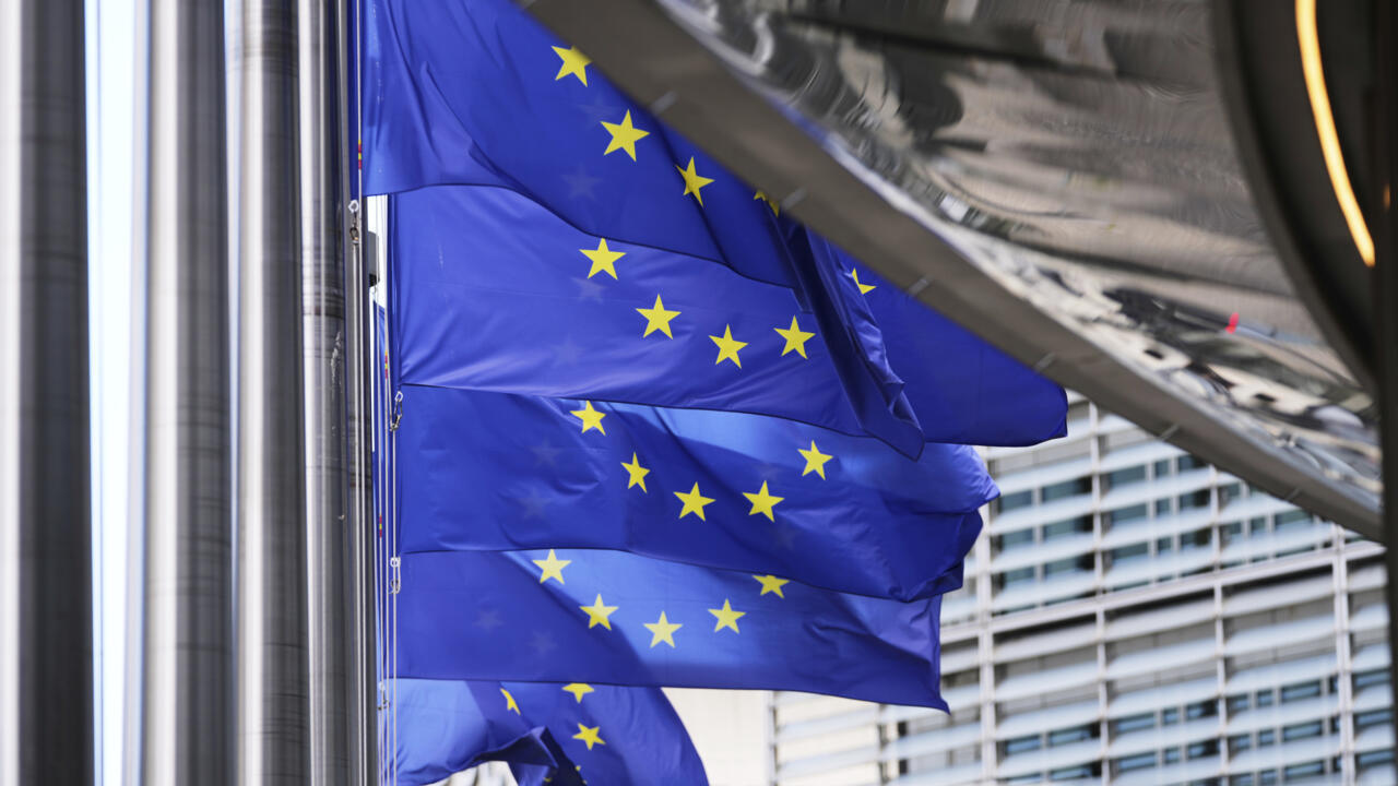Les États-Unis menacent l'UE de représailles si elle maintient sa  régulation numérique - France 24
