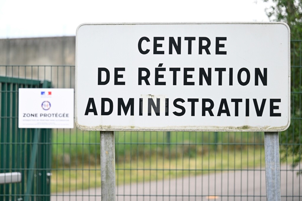 Immigration : le Parlement devrait entériner l'allongement de la rétention  jusqu'à 210 jours pour les étrangers dangereux - l'Opinion