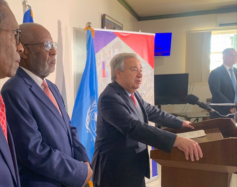 En visite en Haïti, le chef de l'ONU réclame le déploiement d'une force  internationale | ONU Info