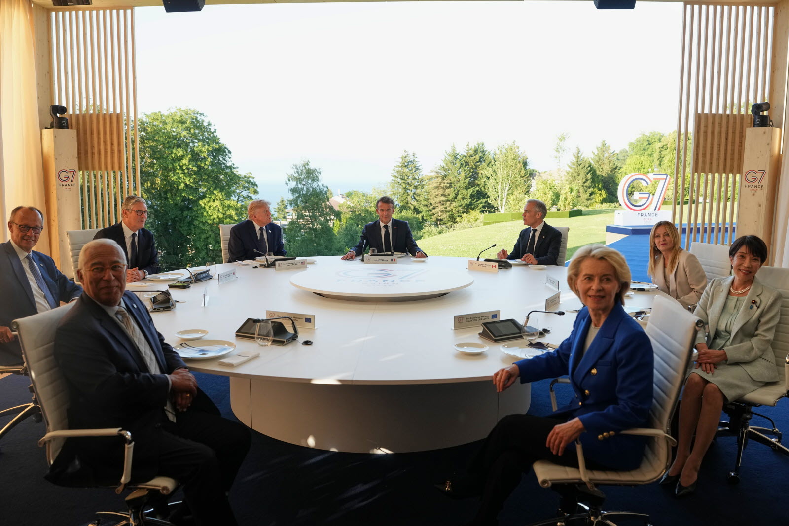 Haute-Savoie. Le G7 d'Évian a débuté par un dîner de travail autour  d'Emmanuel Macron et Donald Trump