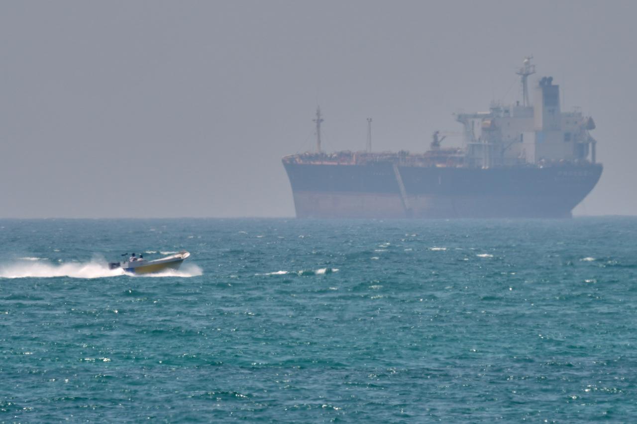 Trois premiers pétroliers iraniens ont franchi la zone du blocus américain  dans le détroit d'Ormuz | RTS