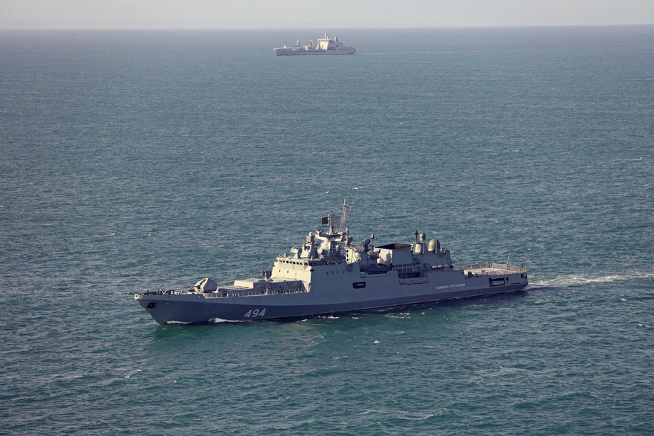 Dans la Manche | Un navire de guerre russe tire sur un yacht britannique