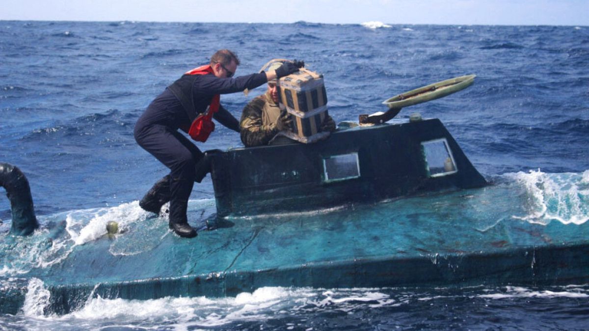 La marine colombienne découvre un "narco-sous-marin" sur une nouvelle route  de trafic de drogue vers l'Australie | Euronews
