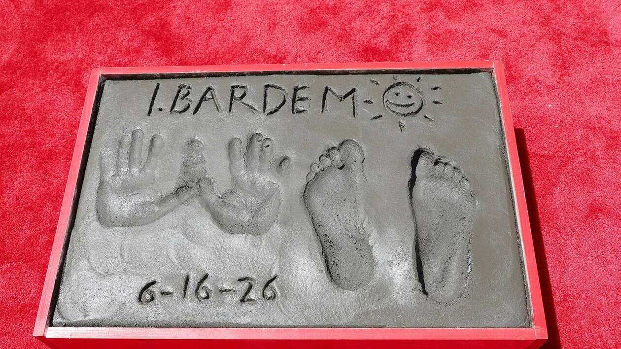 Javier Bardem immortalise ses empreintes sur Hollywood Boulevard