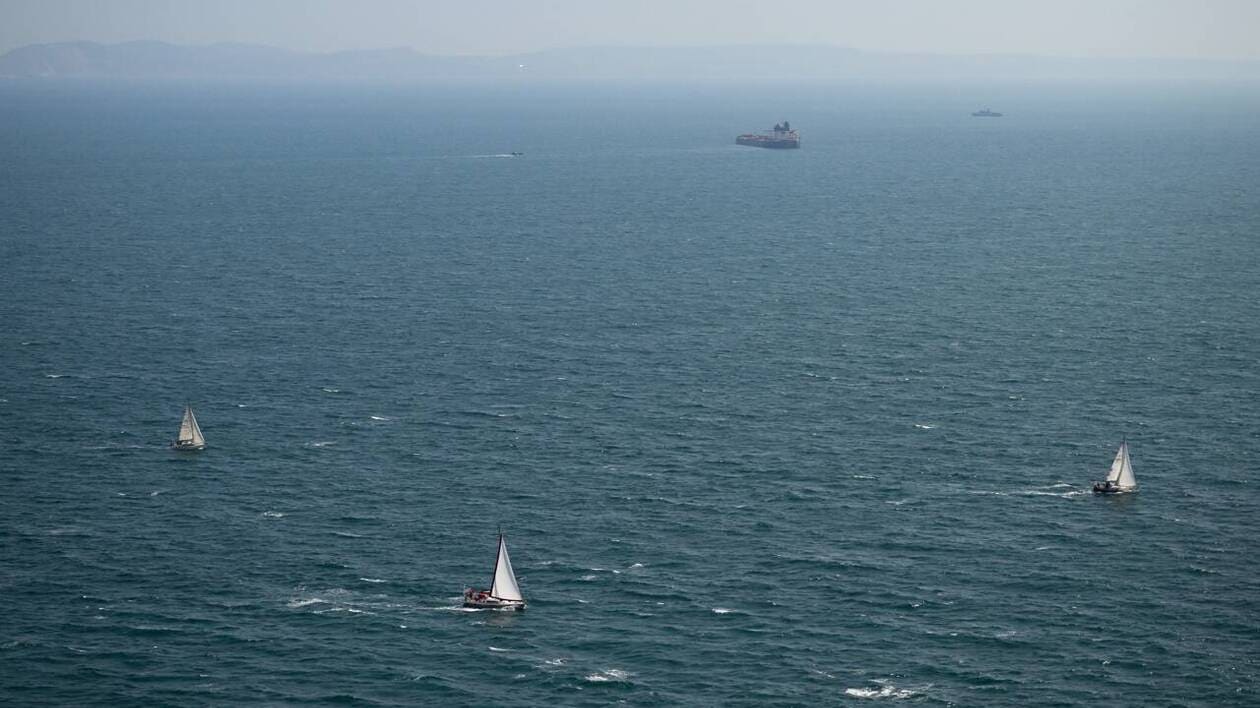 Un navire de guerre russe a tiré des coups de semonce en direction d'un  yacht dans la Manche