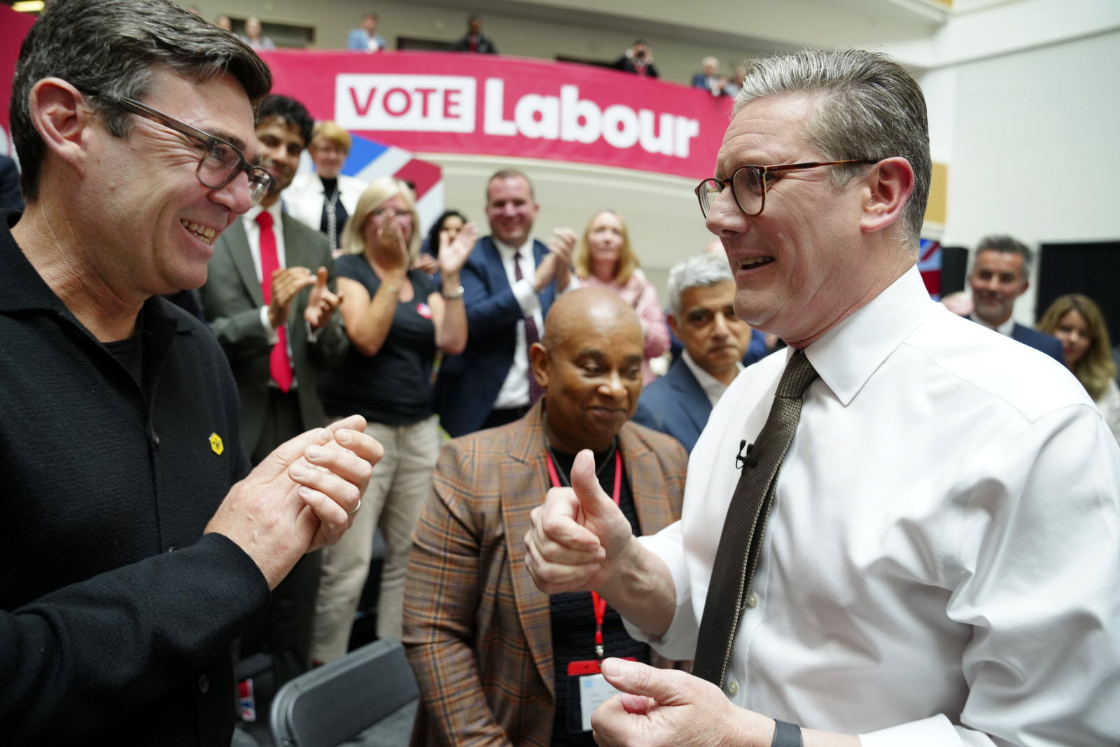 Royaume-Uni. De plus en plus contesté, Keir Starmer « participera » à toute  course à la direction du Labour