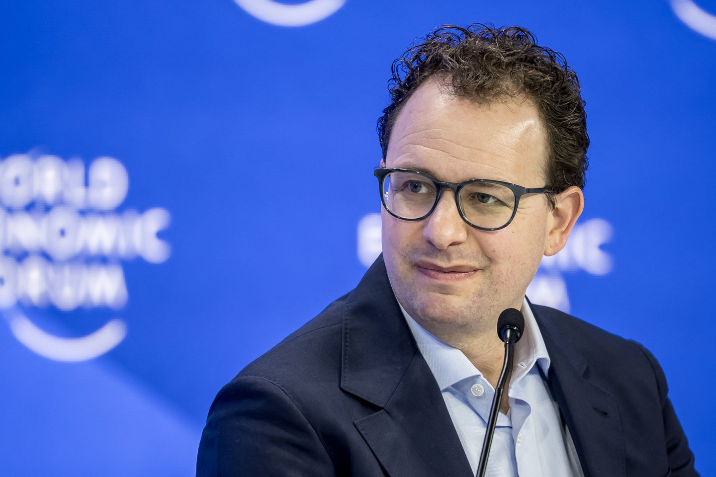 Le patron d'Anthropic reçu à la Maison Blanche, qui calme le jeu et parle  de rencontre «productive» | Le Devoir