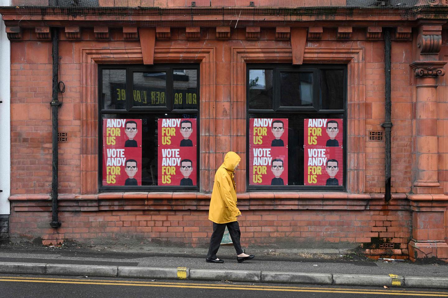 Au Royaume-Uni, Andy Burnham tente de ravir la circonscription de Makerfield,  tremplin pour succéder à Keir Starmer