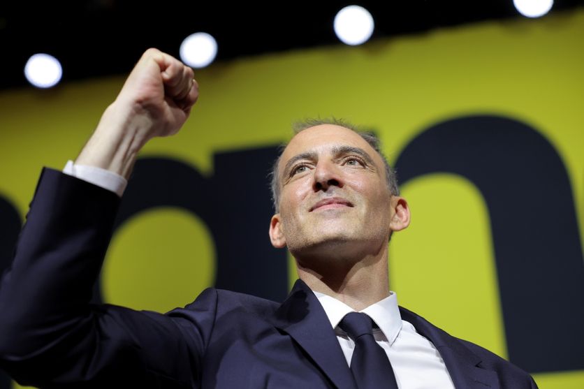 Présidentielle: Mélenchon et Glucksmann au coude-à-coude, derrière le RN et  Édouard Philippe, selon un sondage