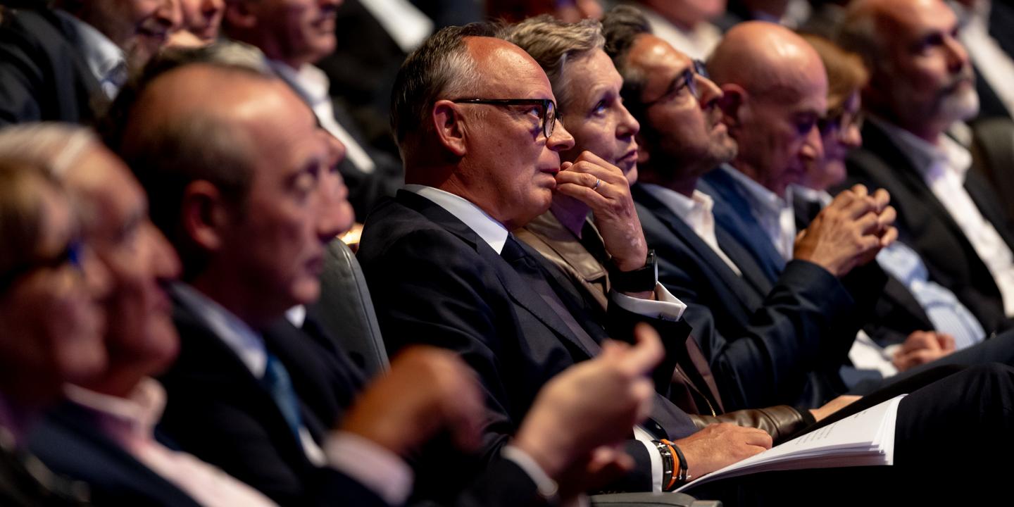 Présidentielle 2027 : face aux candidatures d'Edouard Philippe et de  Gabriel Attal, le camp présidentiel à l'heure des doutes