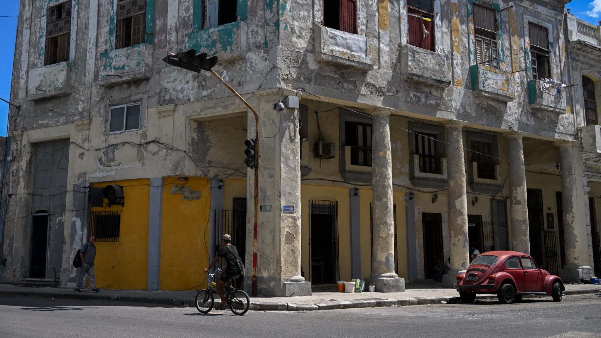 À Cuba, le Parti communiste veut plus de libéralisation: il a approuvé de  nouvelles réformes avec moins de fonctionnaires, plus d'investissements et  de privatisations