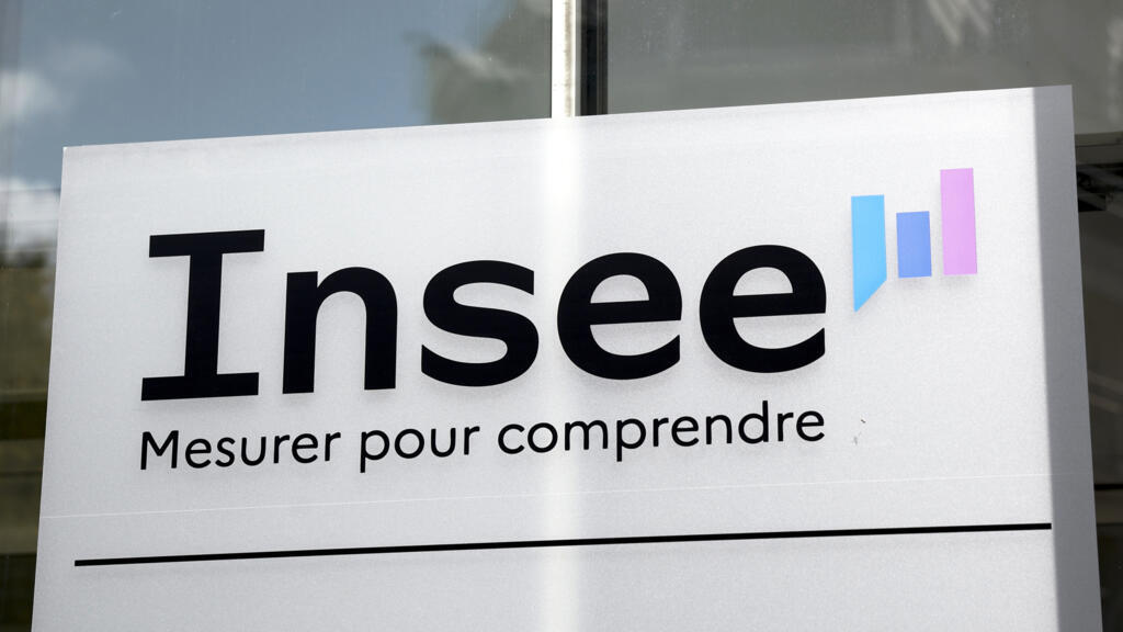 France: l'Insee anticipe une croissance de 0,7% pour 2026, avec des ménages  mis à rude épreuve