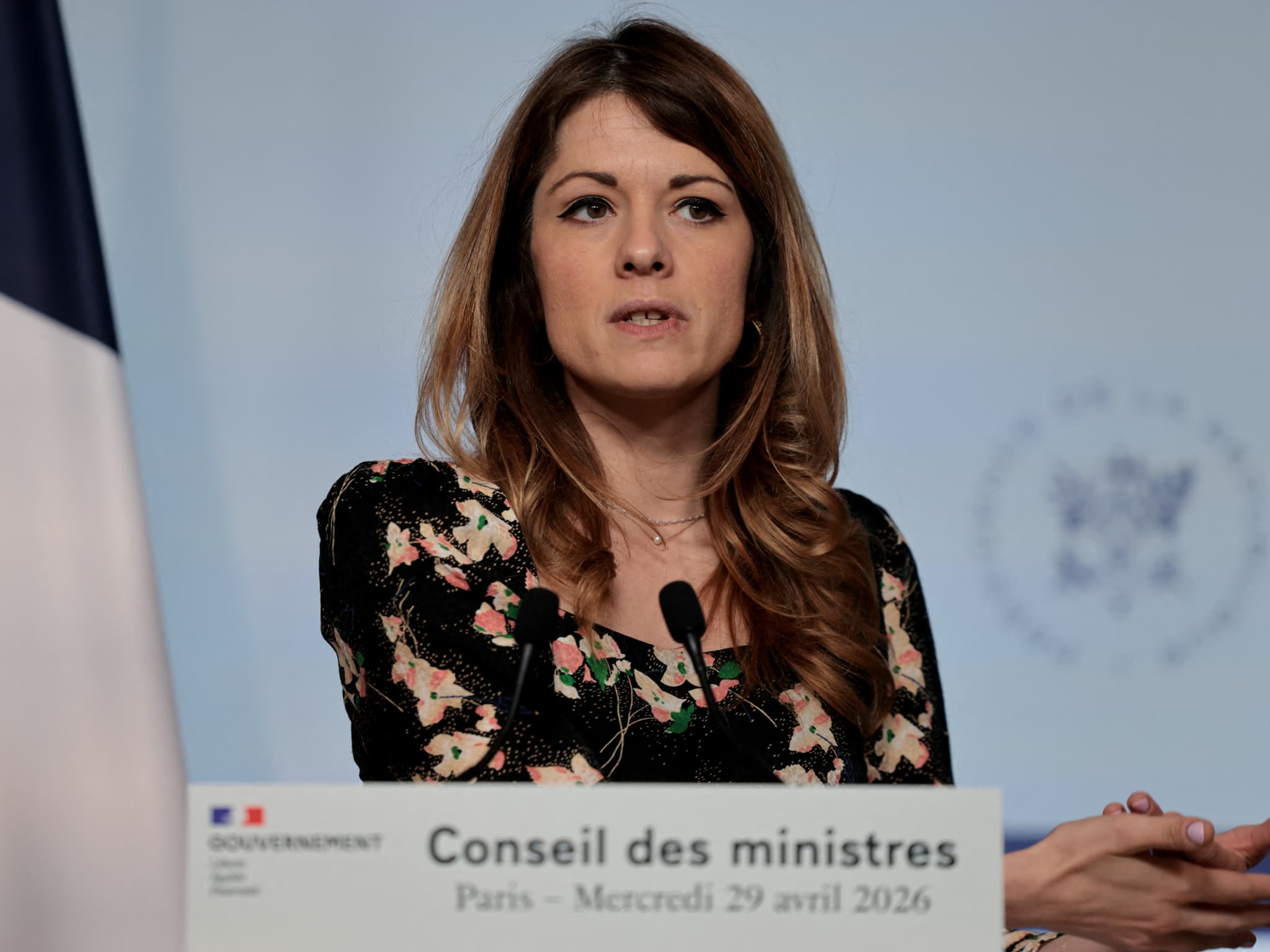 Les baisses devront être aussi rapides que les hausses l'ont été": Maud  Bregeon met en garde les distributeurs de carburants qui seraient trop  lents à baisser les prix à la pompe