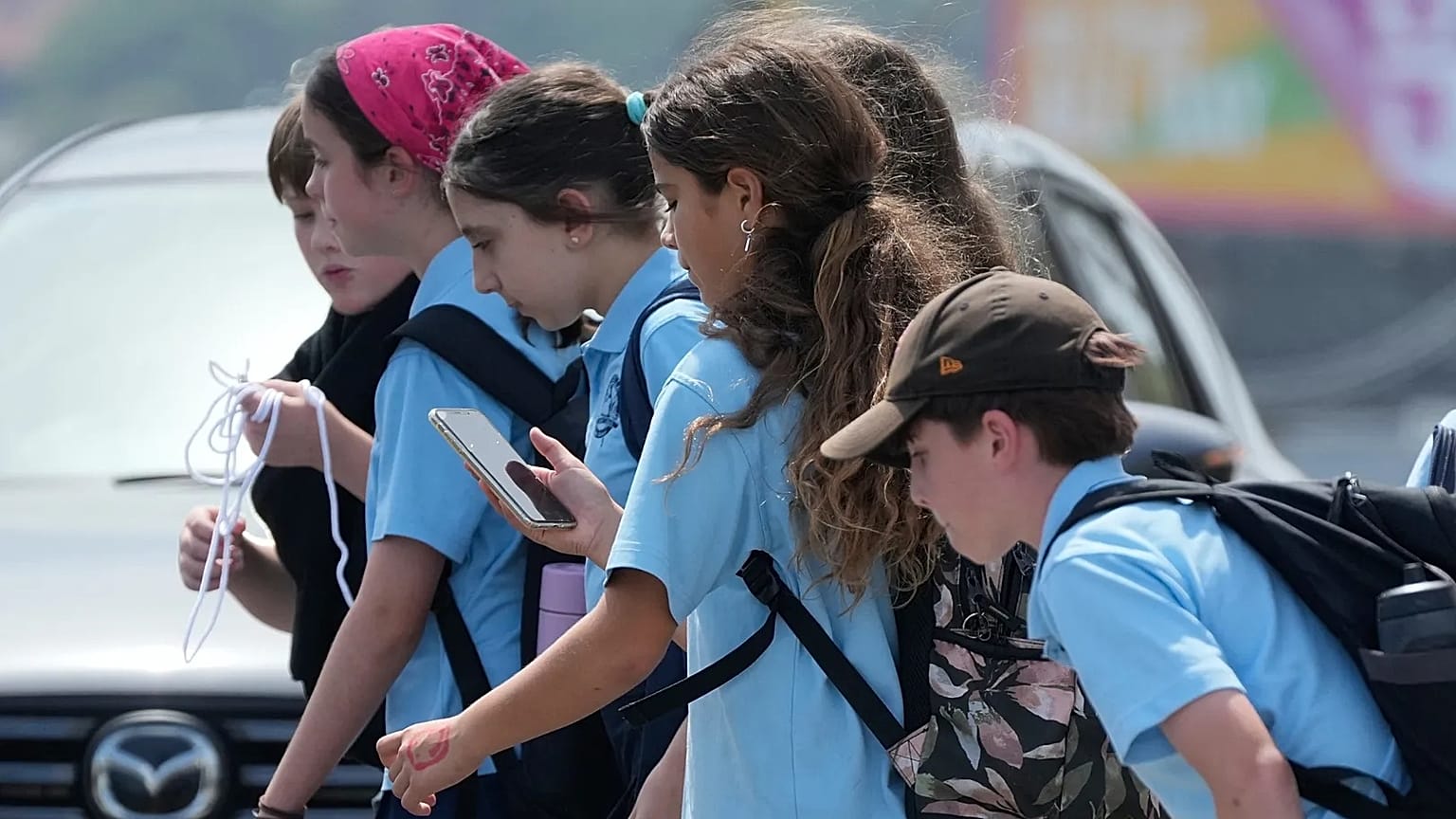 Australie : réseaux sociaux interdits aux moins de 16 ans, quel bilan un mois  après ? | Euronews
