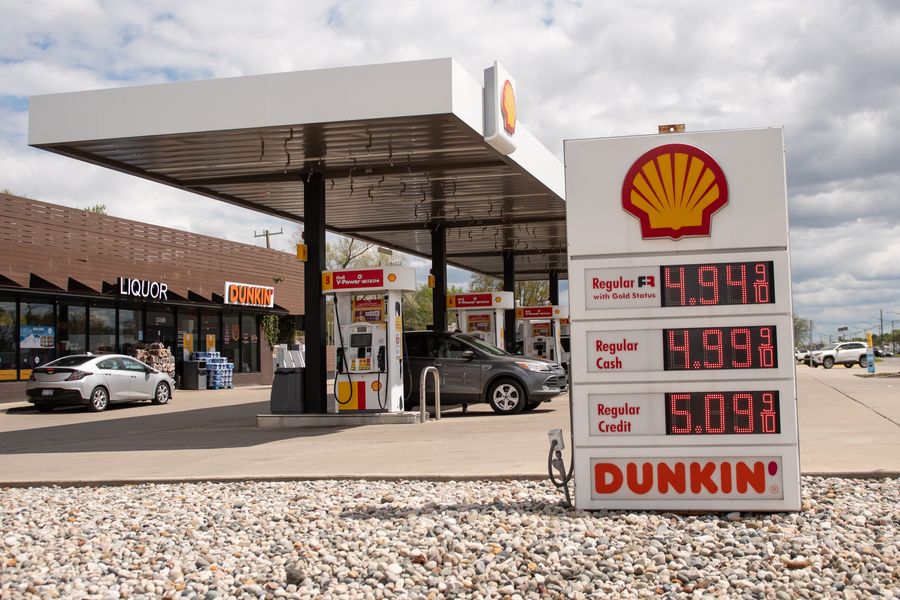 Les prix de l'essence aux États-Unis dépassent 4,50 $ le gallon, les plus  élevés depuis 2022.