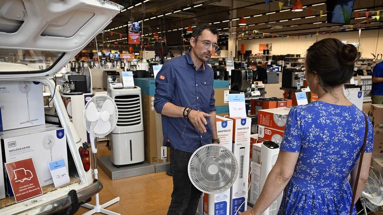 Les clients prenaient tout ce qui restait » : avec la canicule, ruée sur  les ventilateurs et les climatiseurs
