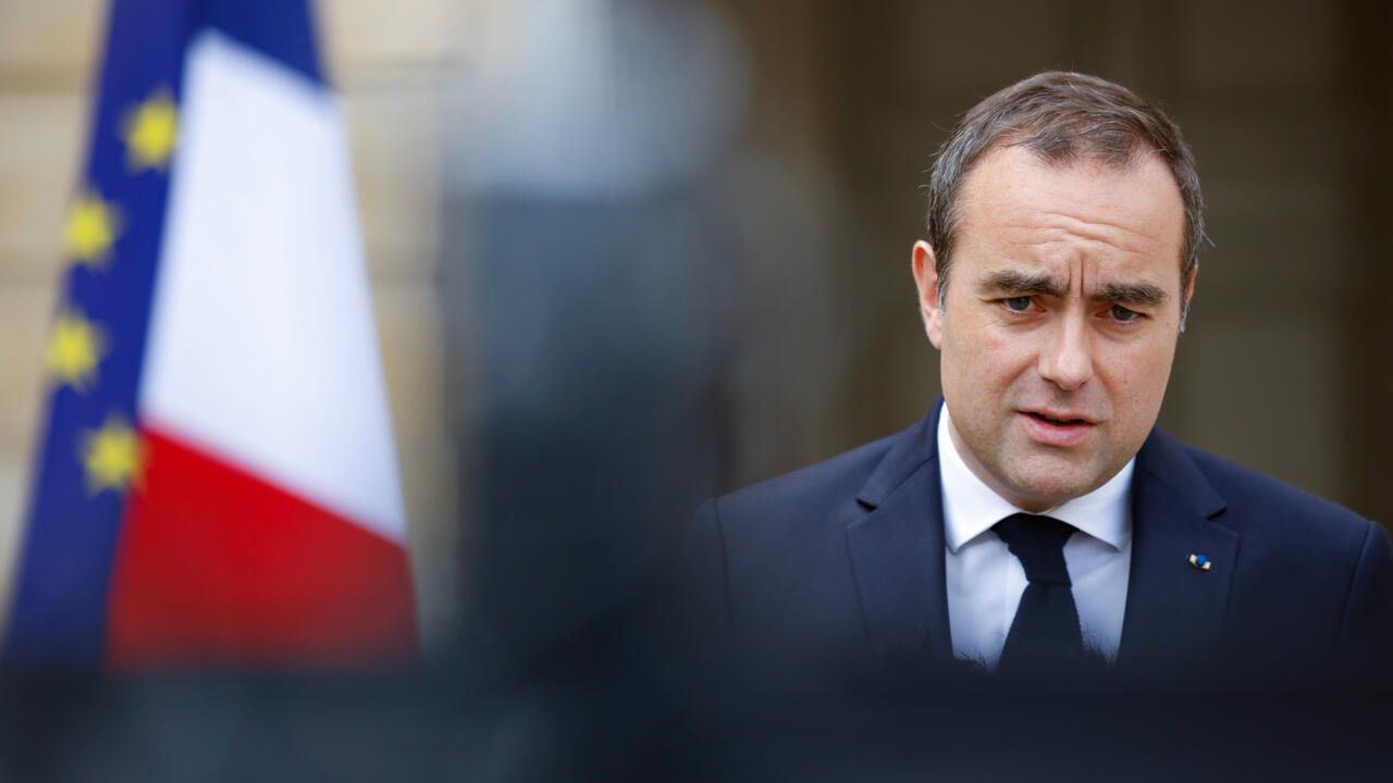 France: Sébastien Lecornu demande à ses ministres de procéder à des  dépistages de stupéfiants dans les cabinets - RFI