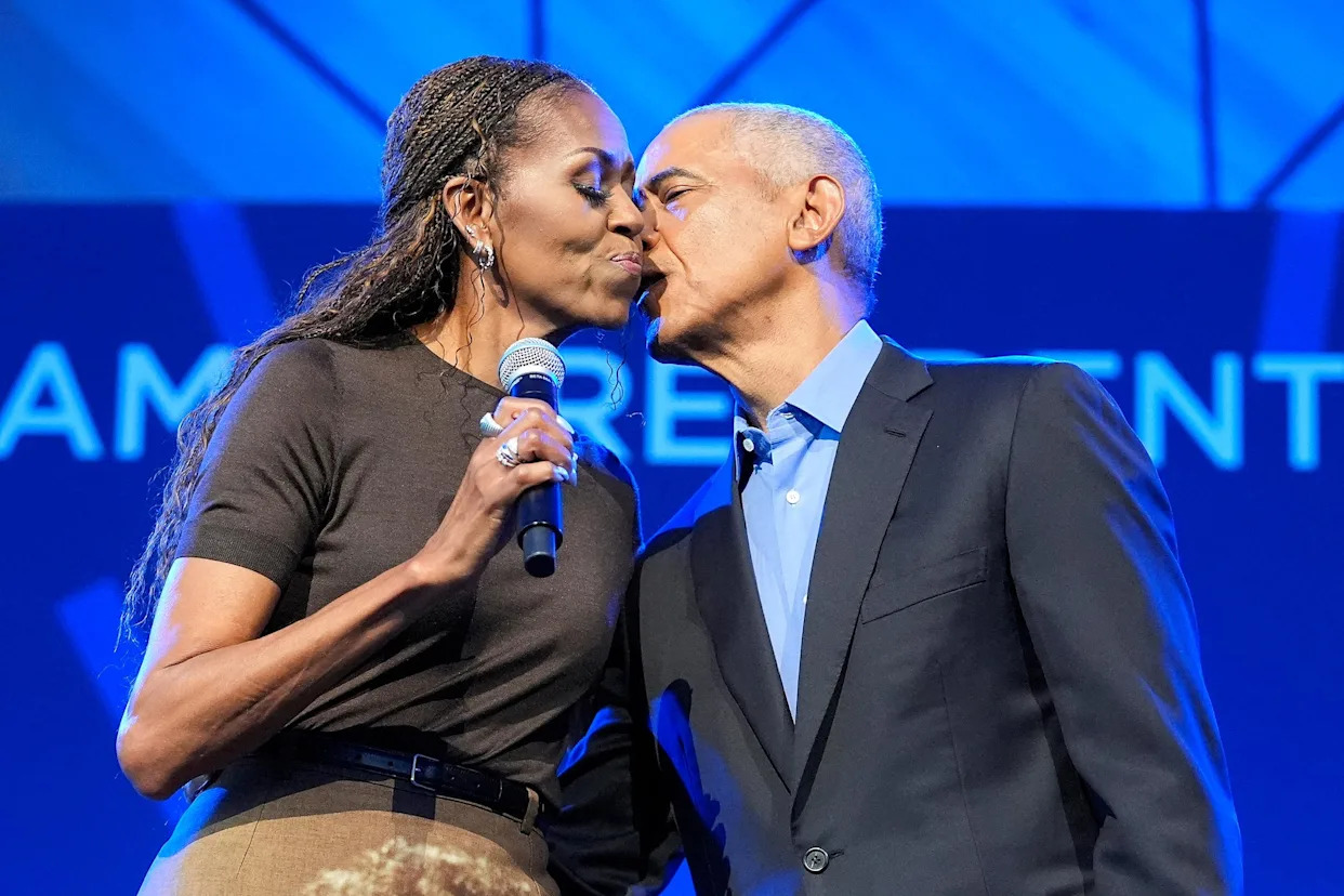 Michelle et Barack Obama amoureux et heureux pour inaugurer leur plus grand  projet - Yahoo Actualités France