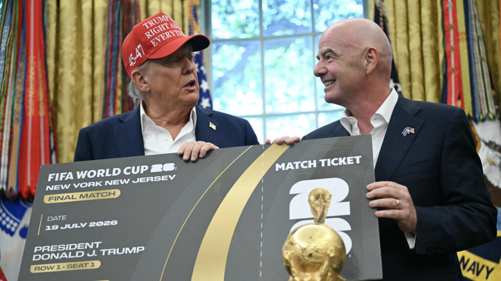 Prix des billets du Mondial 2026: les représentants des supporters  attaquent la Fifa devant la Commission européenne - RFI