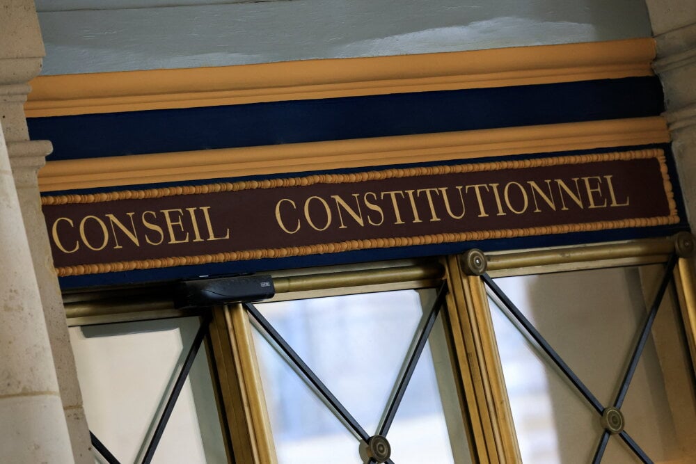 Fraude fiscale et sociale : le Conseil constitutionnel valide l'essentiel  de la loi, la gauche dénonce « un virage libertarien »